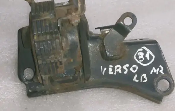 Toyota Corolla Verso AR10 Engine mount bracket 123720R010