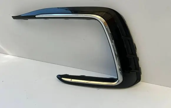 Volkswagen Tiguan Front bumper lower grill 5NA853665J
