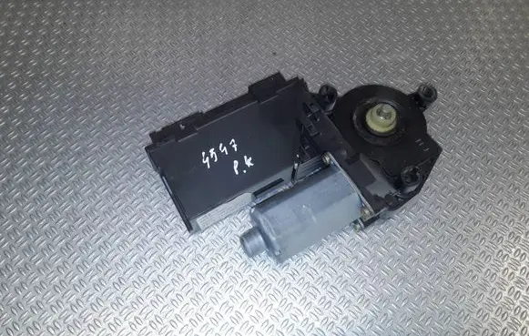 Volkswagen Touareg I Front door window regulator motor 7L0959795A