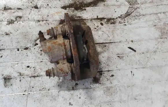 Mitsubishi Pajero Sport I Rear brake caliper NOCODE