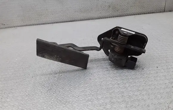 Jeep Cherokee Accelerator throttle pedal 52079216