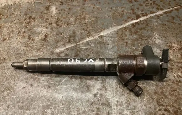 Volvo XC90 Fuel injector 30750283