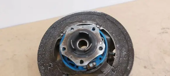 Rear wheel hub spindle/knuckle