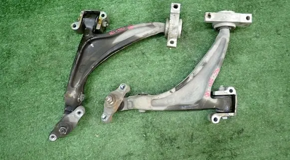 Volvo XC90 Front lower control arm/wishbone 