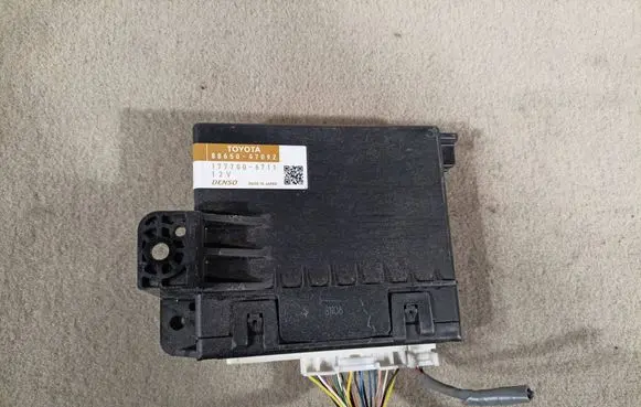 Toyota Prius (XW30) Air conditioner control unit module 88650-47092