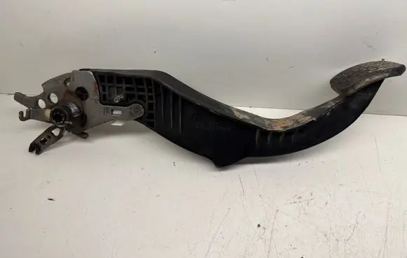 Opel Astra J Brake pedal 