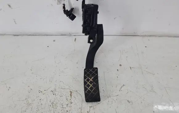 Volkswagen PASSAT B5.5 Accelerator throttle pedal 8D1721623A
