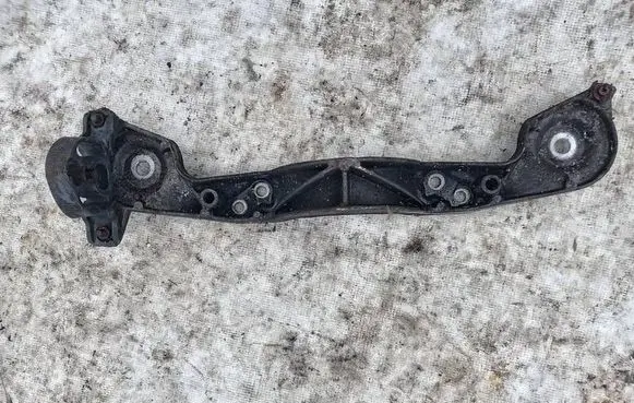 BMW 3 E46 Engine mounting bracket