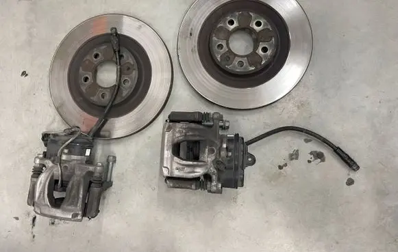 Audi Q5 SQ5 Rear brake pad spring 