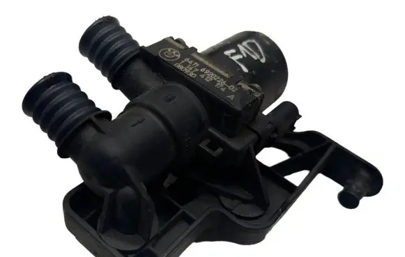 BMW 5 E60 E61 Coolant heater control valve 6920226 64116920226 080930