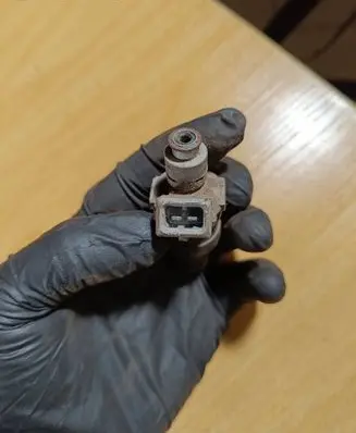 Audi A6 S6 C4 4A Fuel injector 078133551D