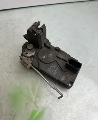 Opel Astra H Rear door lock 13210738