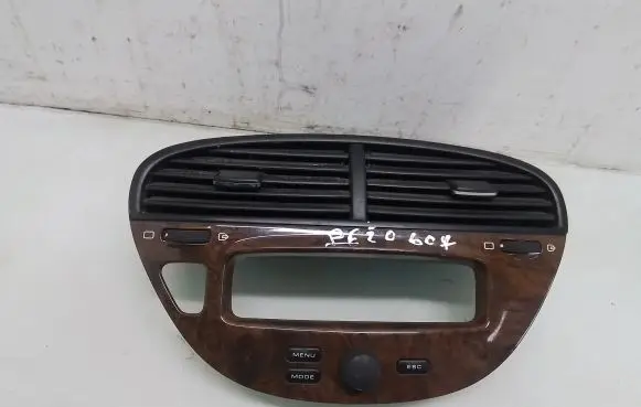 Peugeot 607 Dash center air vent grill