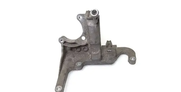 Engine mounting bracket