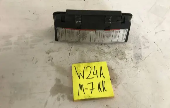 Volvo 740 Fuse box cover 9430133