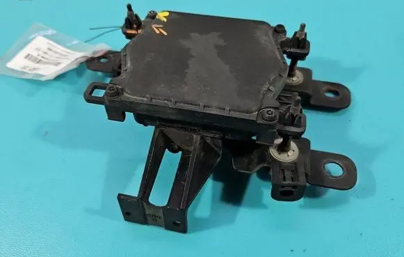 Toyota Avensis T270 Central body control module 88210-20010 IMPRK1503751