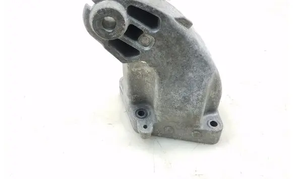 Mercedes-Benz E W212 Engine mounting bracket A6422233404