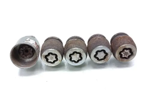 Honda Civic IX Anti-theft wheel nuts and lock 