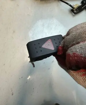 Suzuki Swift I Hazard light switch 321123