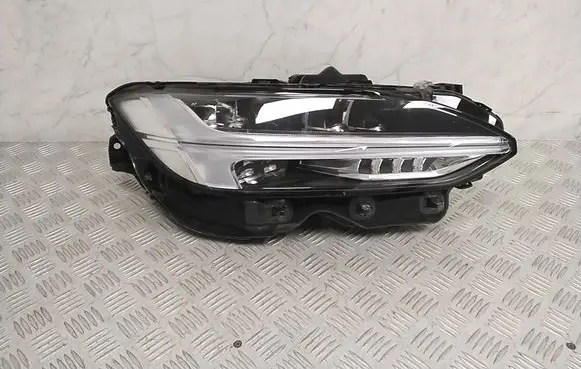 Volvo S90, V90 Headlight/headlamp 31689196