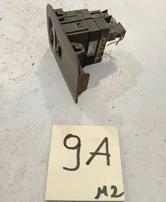 Renault Clio II Other switches/knobs/shifts 7700428371