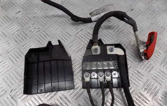 Alfa Romeo Stelvio Battery relay fuse 