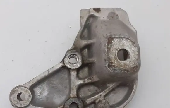 Peugeot 407 Engine mounting bracket 9647029580