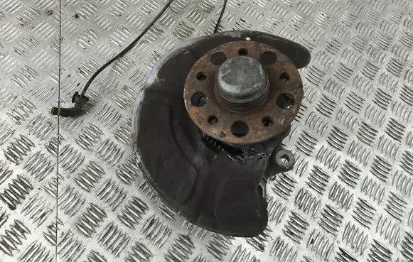Mercedes-Benz E W212 Front wheel hub A2123320700