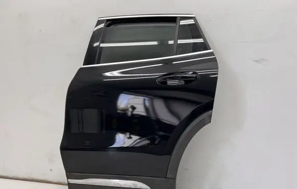 Mercedes-Benz GLA H247 Rear door 