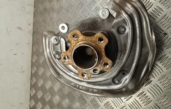 BMW i4 Front wheel hub L1021805