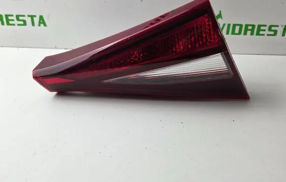 Tailgate rear/tail lights