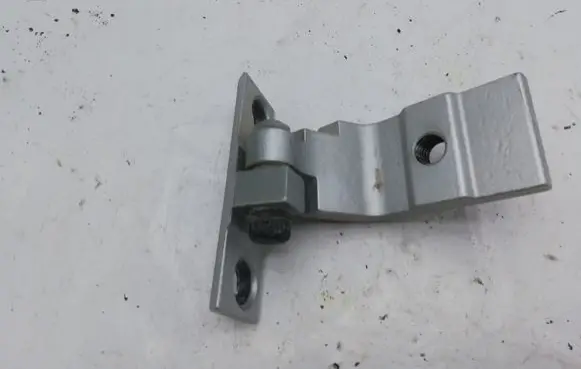 BMW 5 E60 E61 Rear door lower hinge 7068089