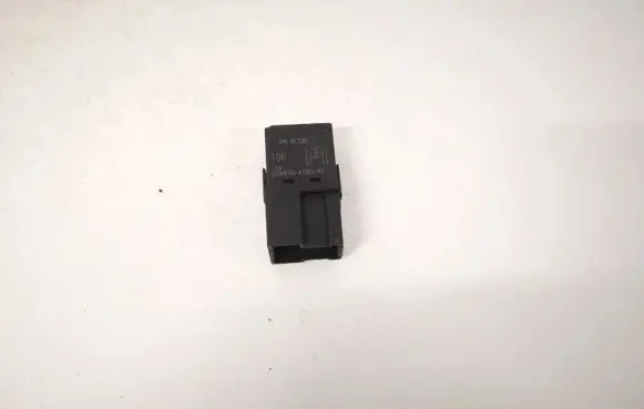 Volvo S40, V40 Other relay mb9533821l a1001-x7