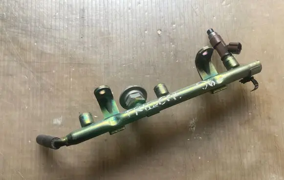 Subaru B9 Tribeca Fuel injector 010062606 6F1EG