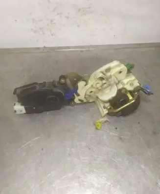Subaru Forester SF Front door lock 792