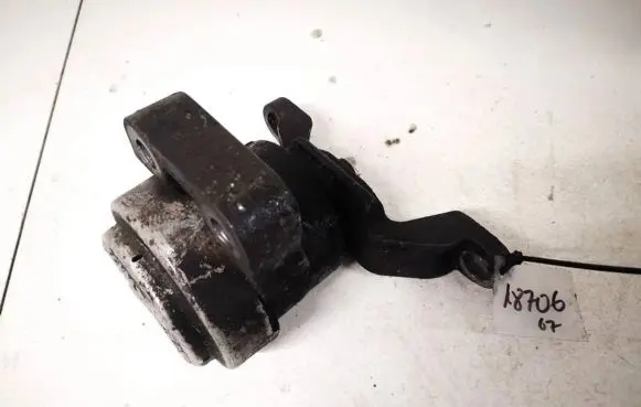 Ford Galaxy Engine mount bracket