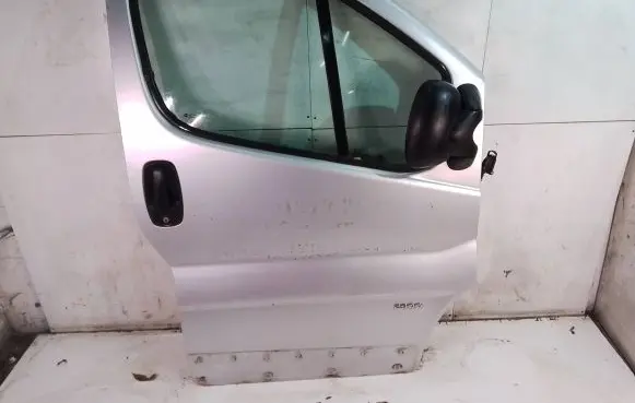 Opel Vivaro Front door