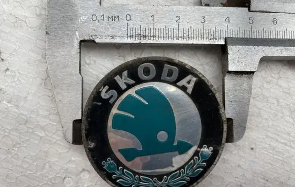 Skoda Fabia Mk2 (5J) Original wheel cap 6U0601151L