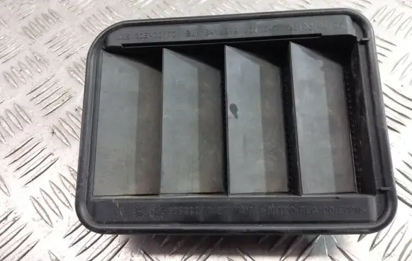 BMW X2 F39 Quarter panel pressure vent 9201647