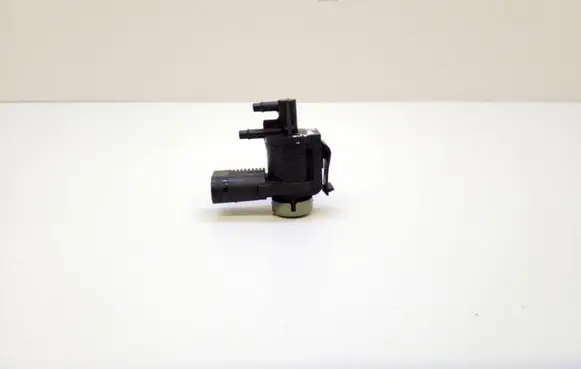 Volkswagen Touareg I Turbo solenoid valve 1J0906283C