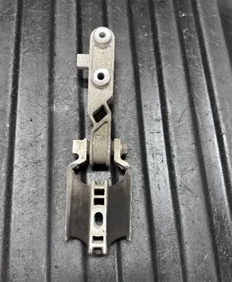 Volvo V60 Engine mount bracket 31430509 532F24 31359890