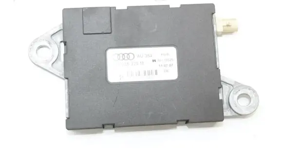 Audi TT TTS Mk2 Aerial antenna amplifier 8J8035225M