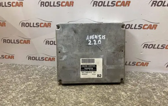 Toyota Avensis T250 Engine control unit/module 8966105821 MB1758008332