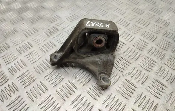 Honda FR-V Engine mount bracket