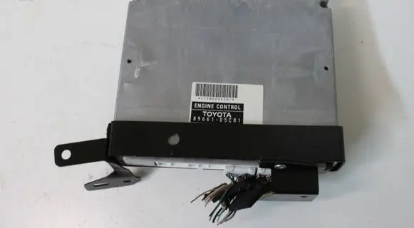 Toyota Avensis T250 Engine control unit/module 8966105C81