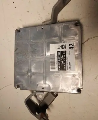 Toyota Avensis T220 Engine control unit/module 8966105420