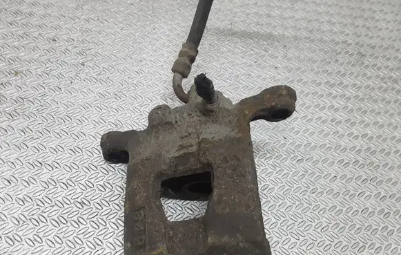 Nissan Maxima A34 Rear brake caliper