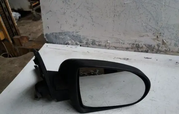 Mitsubishi Colt Front door electric wing mirror 23263628