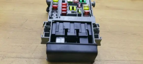 Opel Insignia A Fuse module 13222786