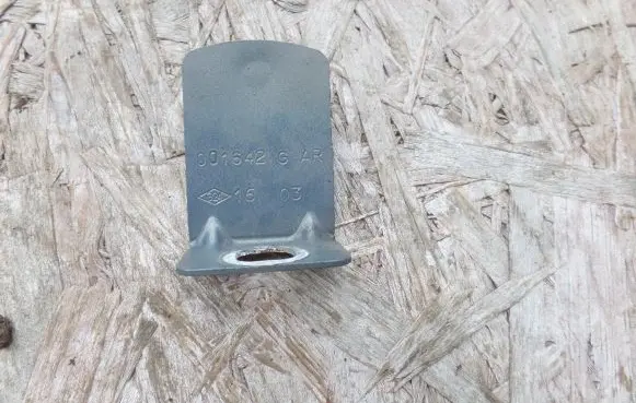 Renault Laguna II Fender mounting bracket 001642G
